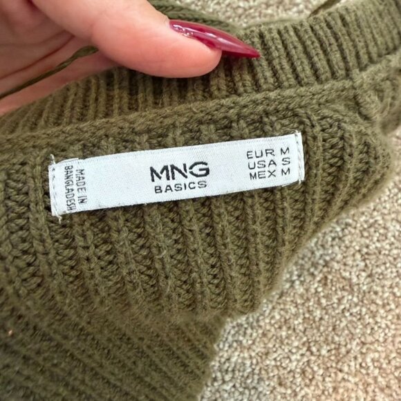 MNG Mango V-Neck Olive Green Cable Knit Sweater Size Small - Picture 3 of 3